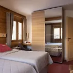 Le Castillan 3* אלפה ד'הואז