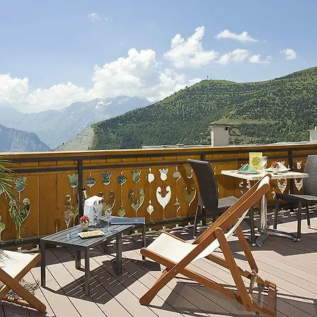 Le Castillan Hotel
