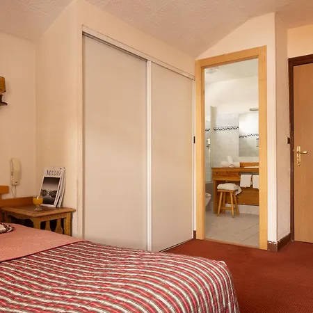Le Castillan Hotel