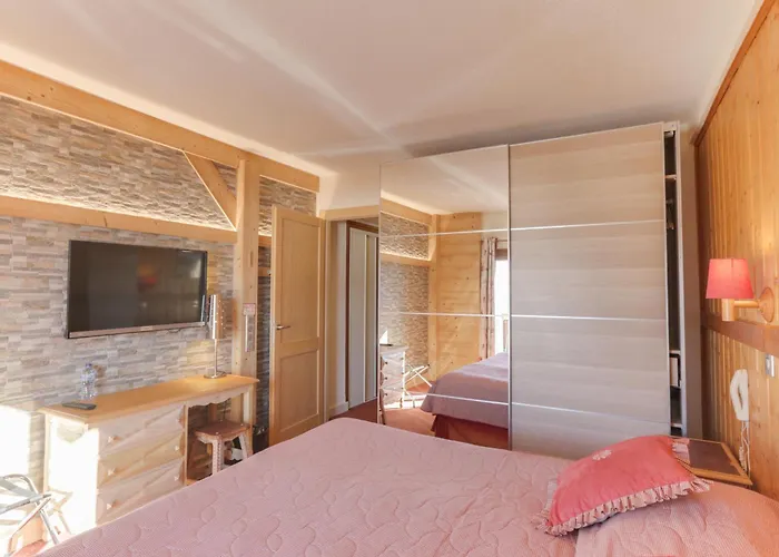 Le Castillan Hotel